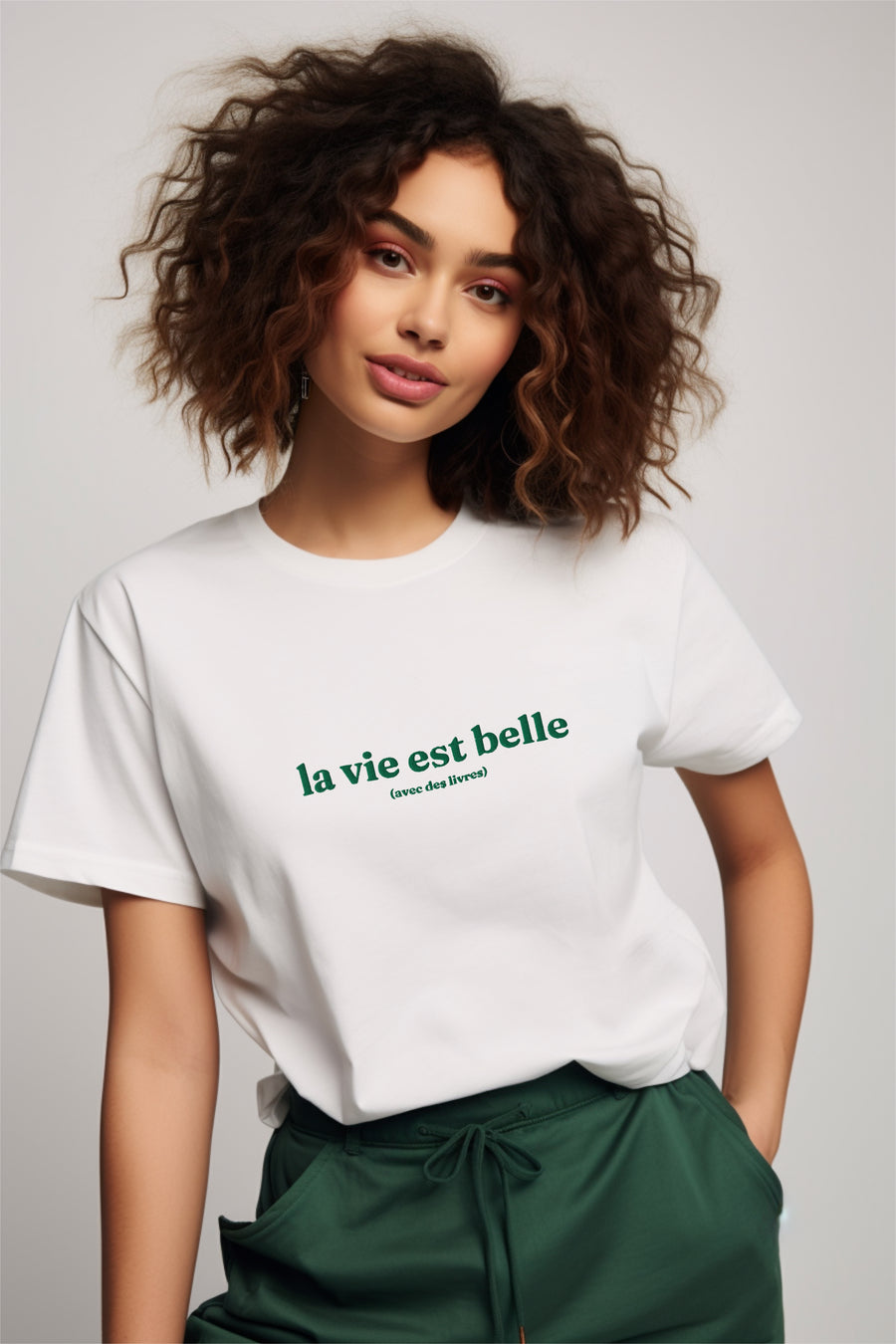 BRADERIE | T-shirt à grande broderie | La vie est belle (avec des livres)