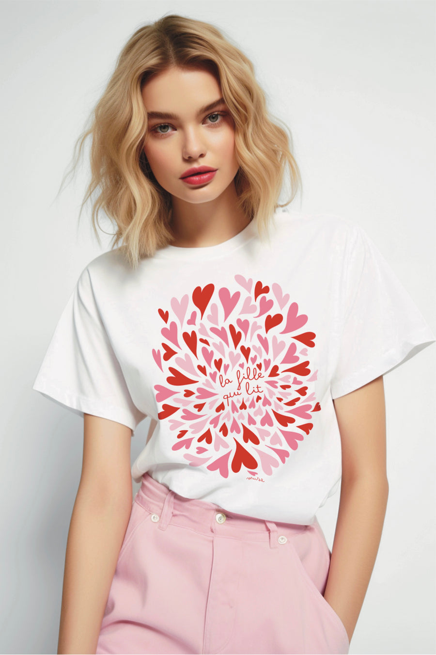 T-shirt | La fille qui lit - coeurs roses
