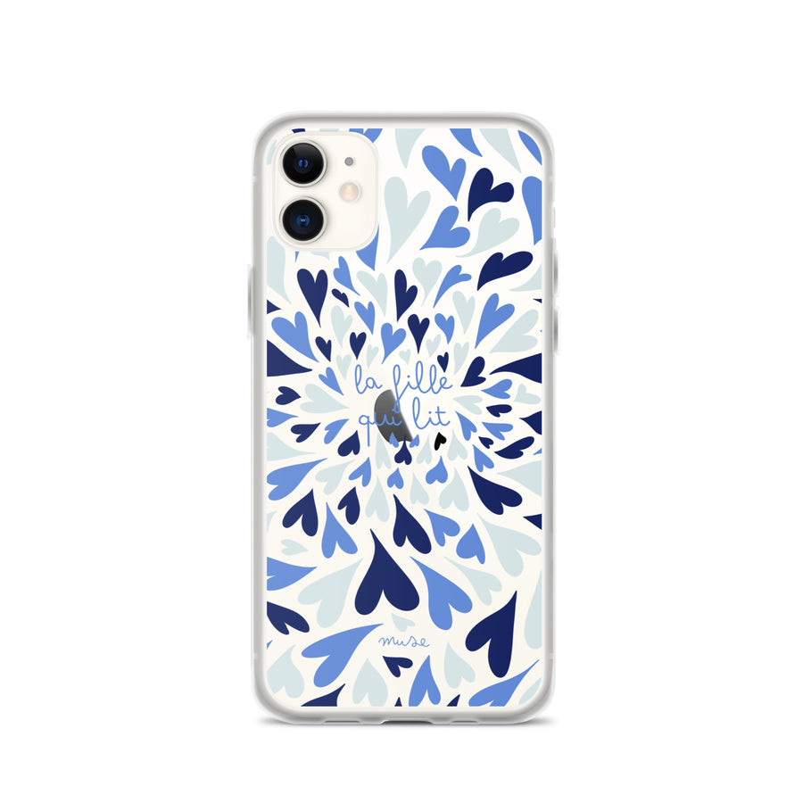 Coque transparente pour iPhone® | La fille qui lit - coeurs bleus