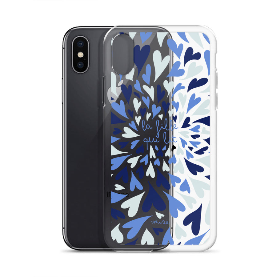 Coque transparente pour iPhone® | La fille qui lit - coeurs bleus